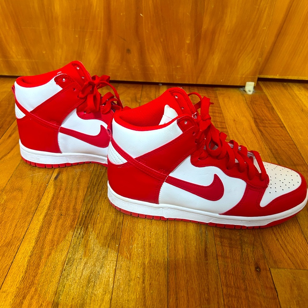 Nike High-Top Dunk